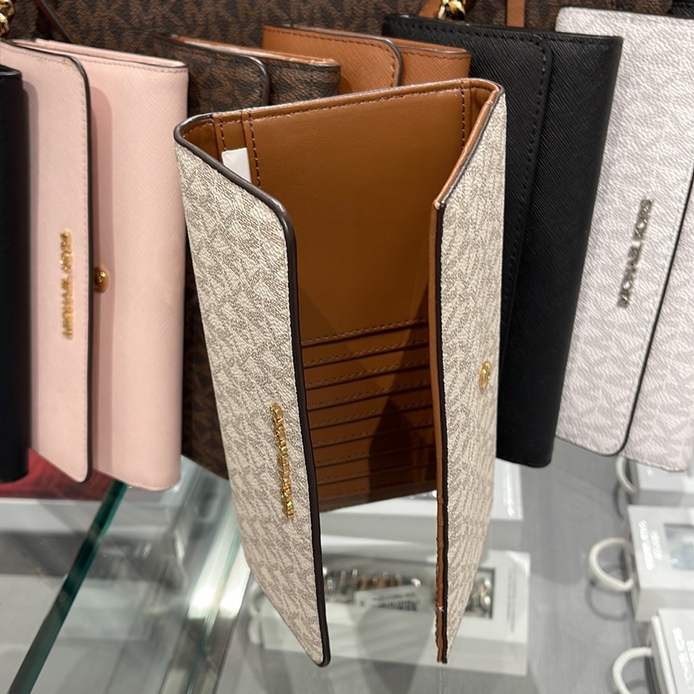 MICHAEL KORS JET SET TRV LARGE TRIFOLD VANILLA - Picture 9 of 16